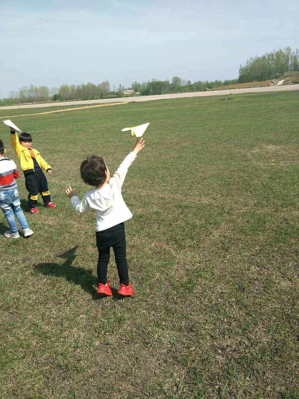 聊天说纸飞机啥意思-聊天说纸飞机啥意思怎么回复