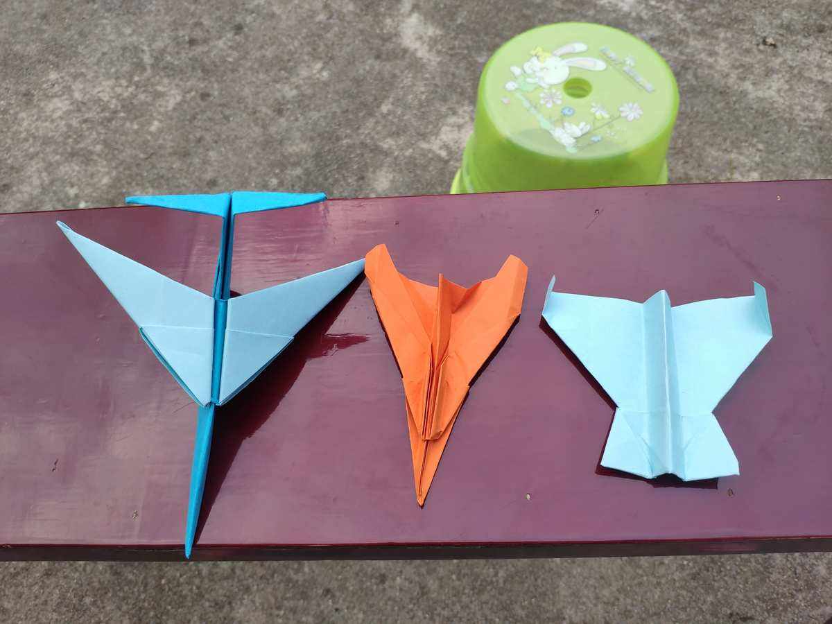 纸飞机怎么折飞得远-纸飞机怎么折飞得远飞得久又帅气
