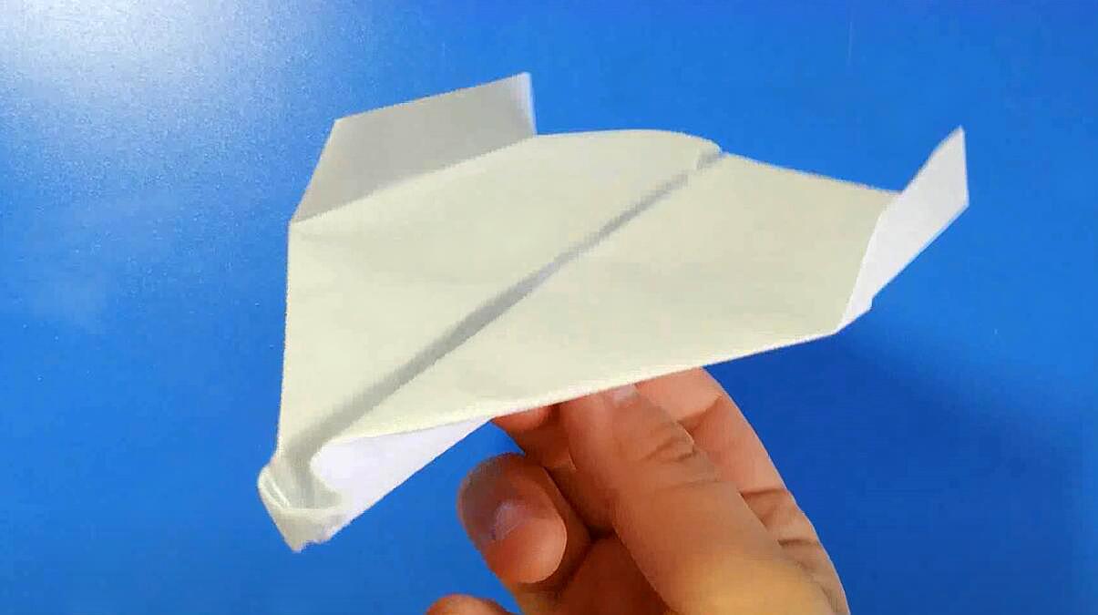 纸飞机飞得远的叠法-飞得远的纸飞机叠法教程