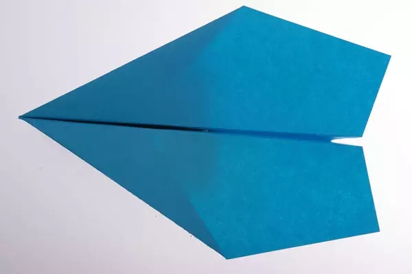 纸飞机的加速器-纸飞机的加速器怎么折