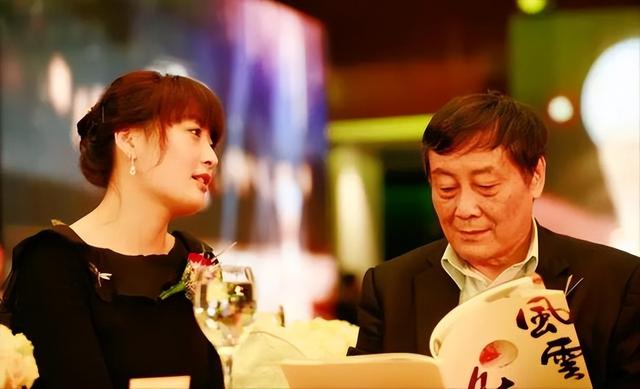 宗馥莉凭什么“回宫”？_宗馥莉决定继续在娃哈哈履职